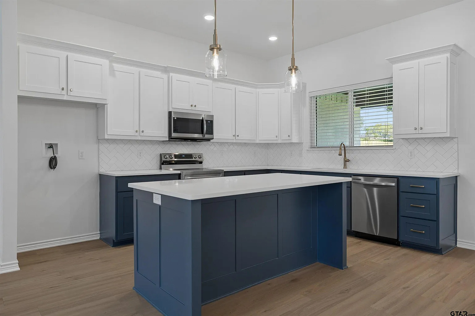 Two-Tone Kitchen